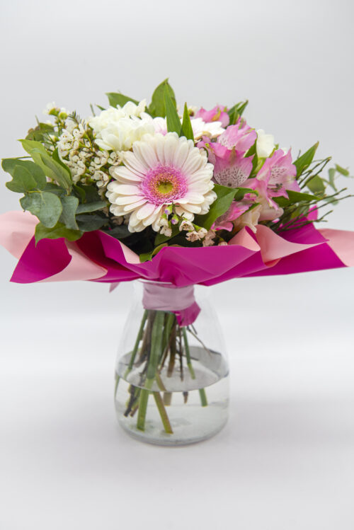 Bouquet rosa e bianco con roselline, gerbere e lisianthus