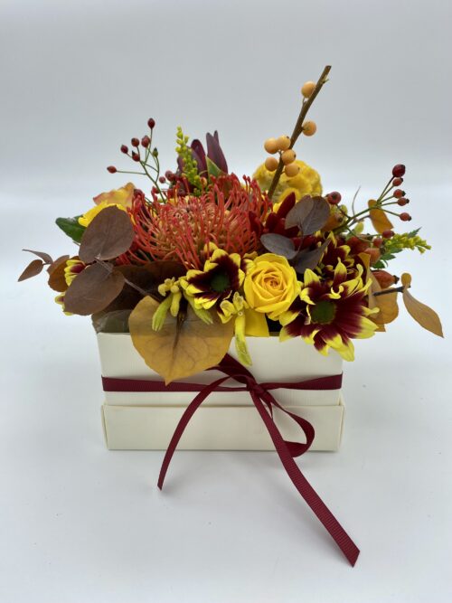 Cestino grande autunnale di fiori freschi